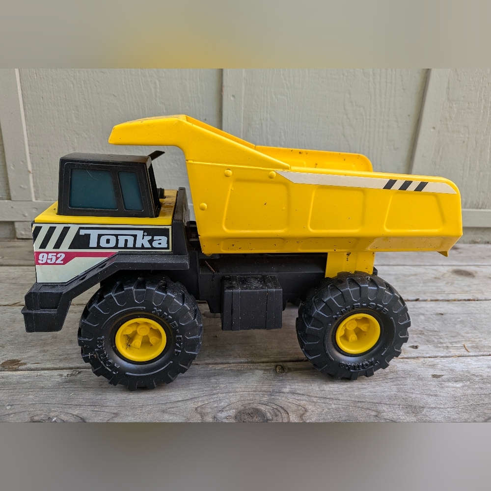 Tonka Black and Yellow Dump Truck